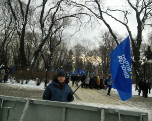 Комендант антимайдана отогнал &quot;мам&quot; от провластного митинга