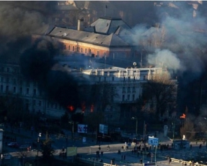 В Боснии протестующие подожгли дворец президента