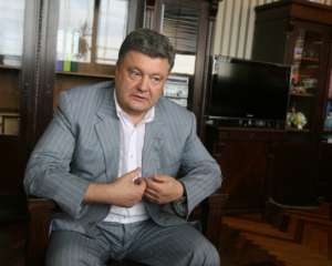 Азаров увеличивал долг Украины со скоростью миллион долларов в час - Порошенко