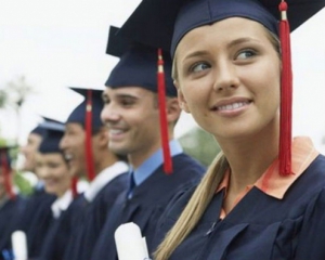Все більше українських студентів здобувають освіту за кордоном