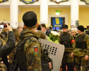 &quot;Свободу&quot; больше мы не пустим&quot;- Ночью правые группировки устроили столкновения под Киевсоветом