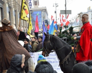 Запорожские казаки &quot;с народом и выехали на киевскую площадь защищать Украину&quot;