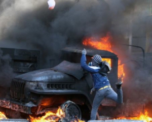 Силовики возобновили наступление на Майдан и задействовали водометы (он-лайн трансляция)