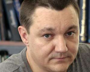 Експерт: Янукович маневрує між думками радників