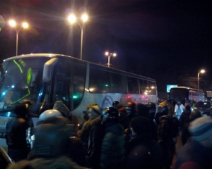 На Полтавщине активисты остановили три автобуса с титушками