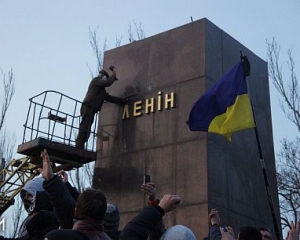 &quot;Ленінопад&quot; триває: Херсон та Миколаїв позбулись комуністичного ярма