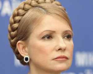 Тимошенко прибыла в Киев и почтила погибших на Грушевского
