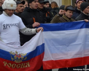 Возле парламента Крыма начались первые стычки: милиция бессильна (онлайн-трансляция)