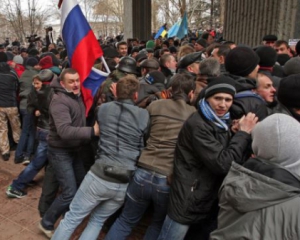 Татари розходяться з-під кримського парламенту, сесію відмінили