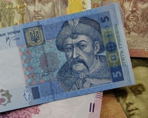 Долар підскочив на 38 копійок, а євро продають по 15,5 гривні
