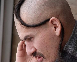 Під час революції модними зачісками стали чуби і "під макітру"