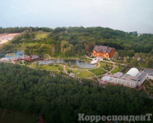 Массажист в &quot;Межигорье&quot; имел зарплату - в три раза больше чем у шахтеров