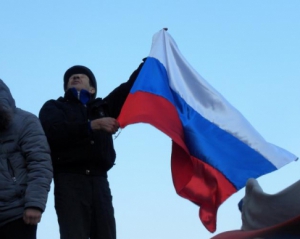 Донецкая милиция задержала украинцев за попытку снять флаг РФ