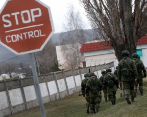 У Севастополі озброєні люди штурмують військову частину у пошуках &quot;бандерівців&quot;