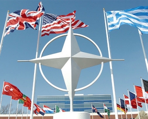 НАТО призупиняє співробітництво з Росією