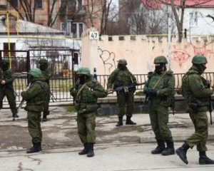 Штаб ВМС в Севастополі оточили окупанти, з флагштока зняли український прапор