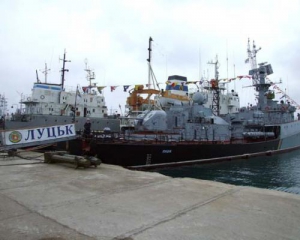 В Севастополе российские боевики захватили два украинских корабля