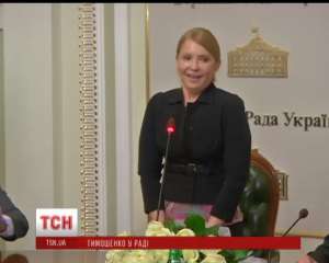 Тимошенко впервые после лечения появилась на людях: в Раде, на высоченных каблуках, с костылем