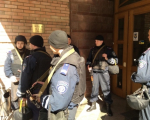 Милиция с автоматами пришла в штаб Нацгвардии в Киеве