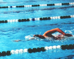 В Сумах во время соревнований по плаванию скончался 73-летний мужчина