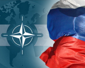НАТО приостанавливает военное сотрудничество с Россией