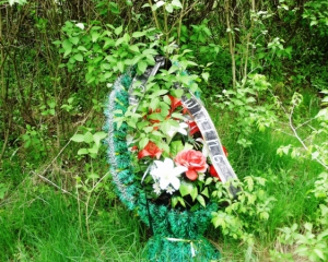 На Прикарпатье пластмассовые цветы приравняли к греху