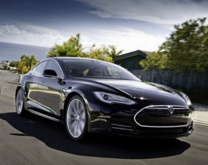 Балашов привіз у Київ Tesla Model S і пропонує на ній покататися за 200 доларів