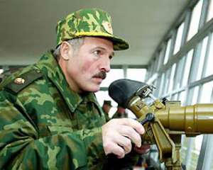&quot;Беларусь не хочет повторить печальный опыт братьев-украинцев&quot; - Лукашенко занялся армией