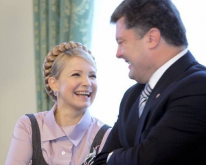 Порошенко на выборах президента обгоняет Тимошенко минимум на 10% - опрос