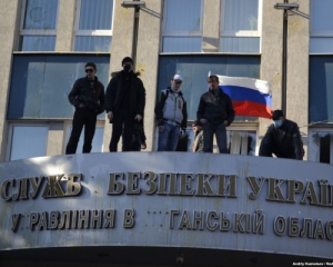 Терористи відпустили 56 заручників із будівлі СБУ в Луганську
