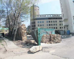 Строители разрушают 200-летнюю Киевскую крепость