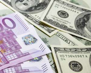 Долар на міжбанку підскочив до 12,45, а євро - 17,17 гривні