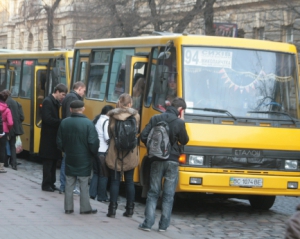 Водій львівської маршрутки допоміг упіймати малолітніх наркодилерів