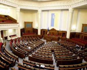 Турчинов оголосив перерву в засіданні Ради