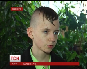 В Кривом Роге восьмиклассника хотят выгнать из лицея из-за казацкого чубу