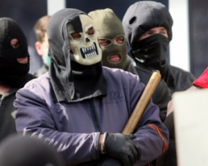 Райвідділ міліції в Слов&#039;янську захопили заради зброї, яку роздають мітингувальникам - МВС