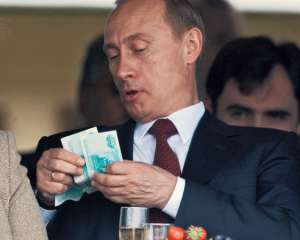 Путин увеличил себе и Медведеву зарплату в три раза