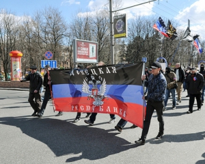 Донецькі сепаратисти вводять продуктові картки, вимагають гроші і алкоголь