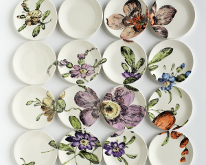 10 способів прикрасити кімнату тарілками