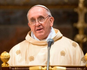 Папа Римський на великодній службі божій помолився за мир в Україні