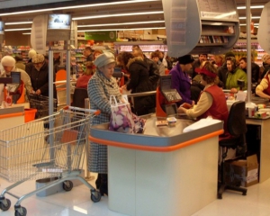 Россияне скупаются в Крымских супермаркетах