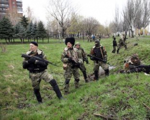У Донецьку блокпост охороняють українські військові під російським прапором - журналіст