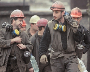 Более двух тысяч шахтеров в Краснодоне требуют от Ахметова повышения зарплат