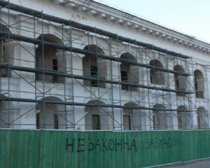 Суд визнав будівництво на території Гостиного двору незаконним - активіст
