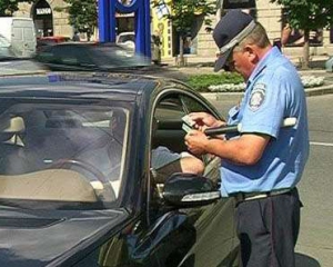 Кримські даішники вже змушують автомобілістів їздити по ПДР Росії