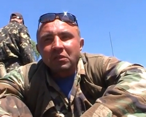 "Спасибо за зарплату 1300 грн... Задумайтесь, мы можем повернуть колонну на вас" - военный обратился к Яценюку