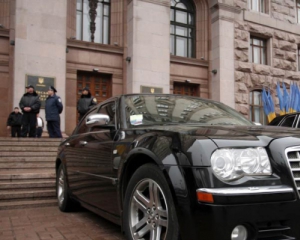 Киевские чиновники за 15,5 миллиона народных денег будут кататься на крутых авто