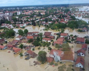 На Балканах смертоносное наводнение размывает минные поля