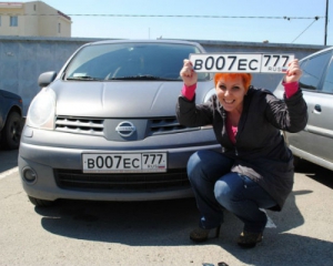 Українські даішники конфісковують кримські автомобілі з російськими номерами