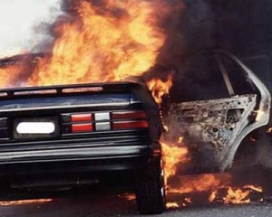 У столиці вранці спалили три автомобілі